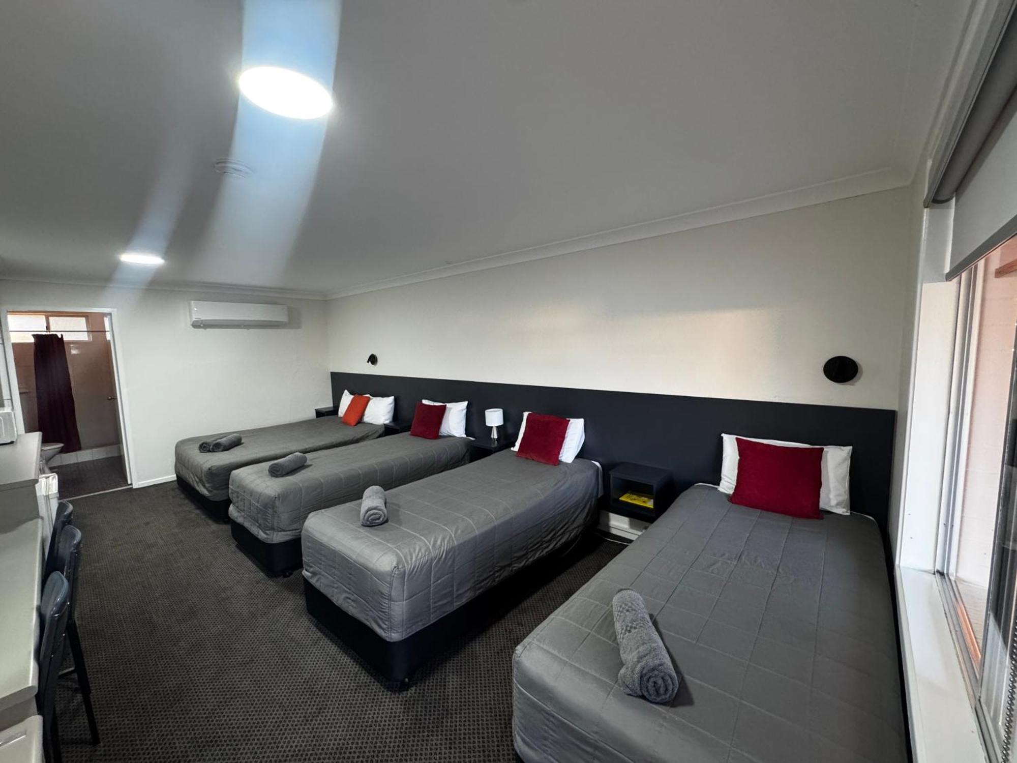 Altona Motel Uralla Екстер'єр фото