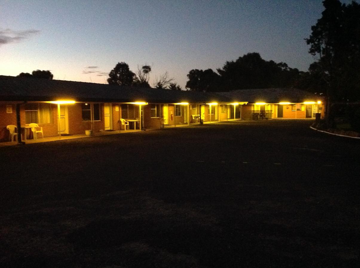 Altona Motel Uralla Екстер'єр фото
